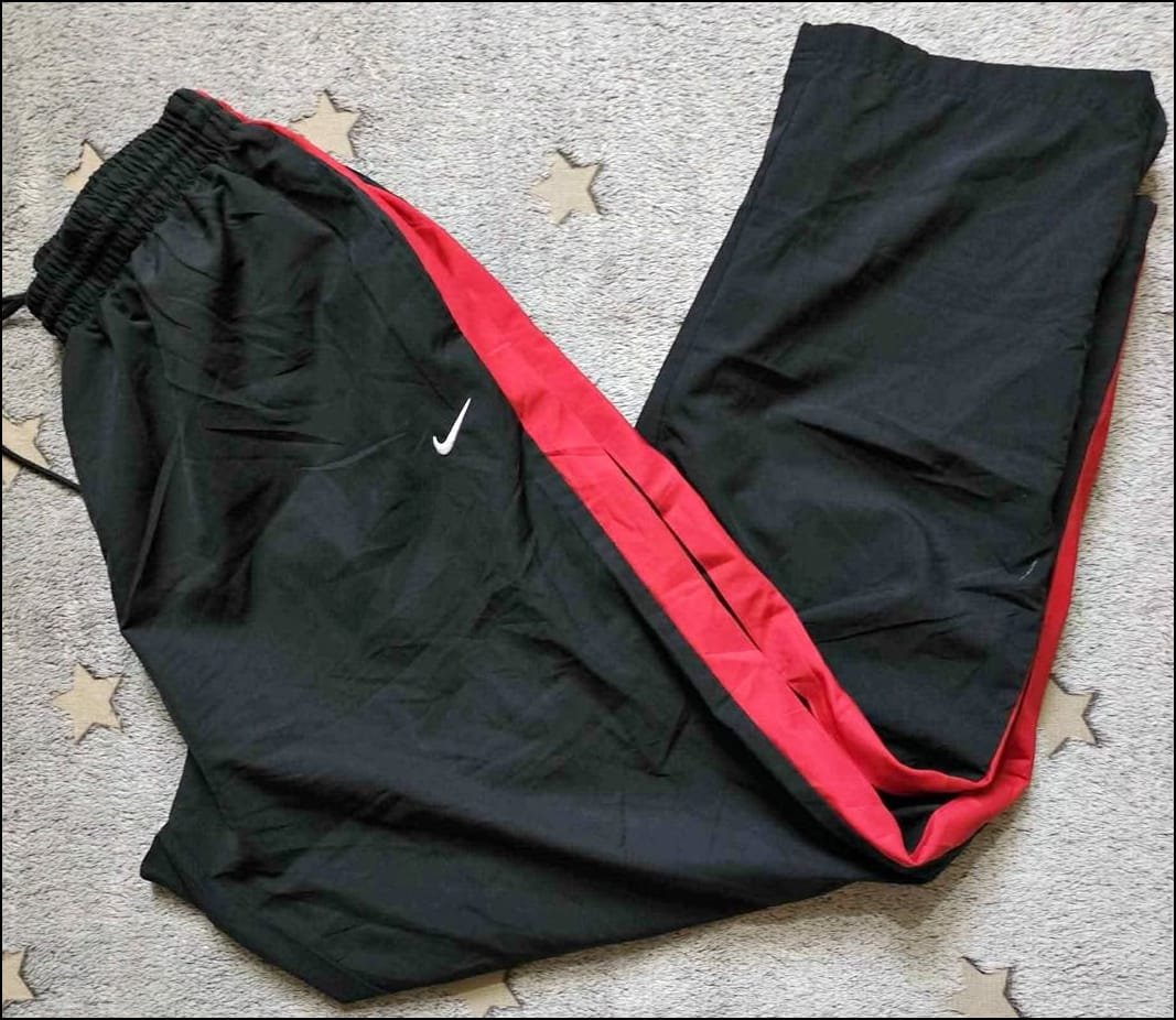 Pants Deportivo Negro con Franja Roja